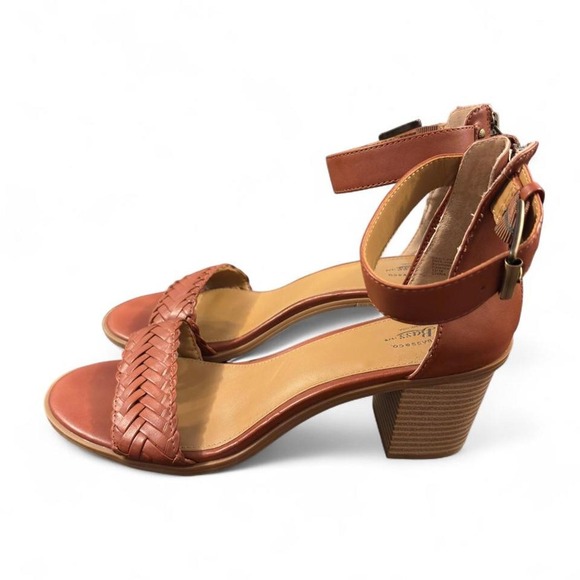 Shoes - G.H.‎ Bass brown leather sandals